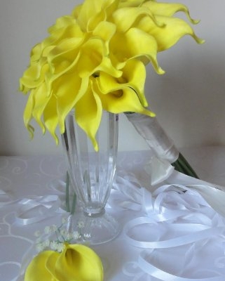 Product: Lily Garden Luxury Calla Lily Bridal Wedding Bouquet 3 Dozen with Groom Boutonniere (Yellow)