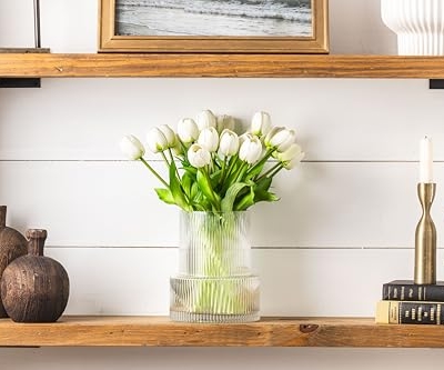 Silky Flower Store Artificial Tulip and Ribbed Glass Vase Set, 20 White Tulips Gift Arrangement, Elegant Home Décor 20cm 10 10 Product: Tulip and Vase Ribbed Glass with 20 White Tulips Artificial Flowers Gift Set Fluted Clear Flower Short Vase and Fake Tulips Look Real Entryway Living Room Table Office Shelf Decor Faux High End Gift