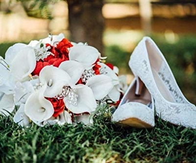 Silky Flower Store Bridal Bouquet Wedding Calla Lilies Rose Pearl Brooch Bouquet, Red, Handmade Faux Floral Arrangement 32.5cm 12 12 Product: IFFO Bridal Bouquets for Wedding, Calla Lilies Simulation Rose Diamonds Pearl Bride Wedding Bouquet, Romantic Wedding Party Decoration Confession (red)