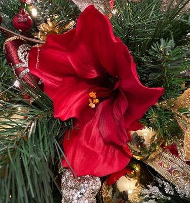 Silky Flower Store Luxury Red Amaryllis Christmas Wreath, Artificial Silk Floral Door Wall Decor, Home Party Centerpiece 45cm 12 12 Product: Luxury Red Amaryllis Christmas Wreath - Long-Term Storage Artificial Flower for Home & Party Decor
