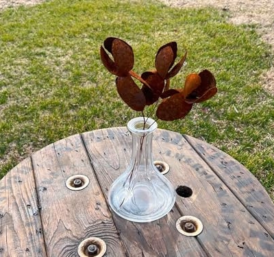 Silky Flower Store Rustic Iron Artificial Iris Flower Set, Handcrafted Metal Stems, Rusted Rust Color, 12in 9 9 Product: shibaoli Plastic Artificial Flower, Rusted Iris 3-Piece Set, Rustic Ironwork - Industrial Handcrafted Sculpture - Unique Quality Weathered Finish (Rusted Iris, 4 inches),Table Setting