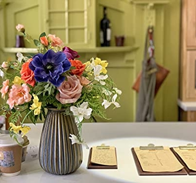 Silky Flower Store Artificial Faux Flowers in Vase, Silk Floral Centerpiece, Table Decor for Dining Room Home Decor, Spring Gift, 32.5cm 12 12 Product: WAKISAKI Artificial Faux Flowers in Vase, Silk Flower Arrangement Artificial Floral Centerpiece, Table Centerpieces for Dining Room Home Decor Valentine's Day Gift (Spring)