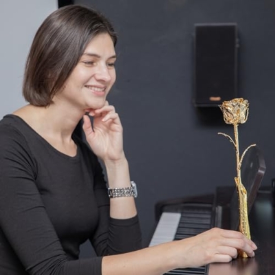 Silky Flower Store 24K Gold Dipped Long Stem Preserved Rose Gift for Wife, Mother, Best Friend, Elegant Display 32.5cm 12 12 Product: VonDelve 24K Gold Dipped Long Stem Real Rose, Natural Handpicked Genuine Flower Preserved as an Everlasting Keepsake for Wife, Mother or Best Friend, Birthday or Anniversary