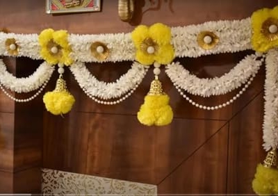 Product: DC IMPEX Torans for Entrance Door, Flower Hanging for Home Decor,Marigold Flower Thoran/Banderwal/Bandhanwar for Door Decoration (White Jasmine, MEADIUM)