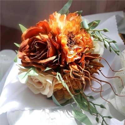 Product: Beautiful Flower Artistic Bridesmaid Bouquets, 4Pcs and 6Pcs Artificial Flowers for Weddings, Small Bouquets, Centerpieces for Ceremonies and Anniversary Proposals Used for Home Decoration, Weddings