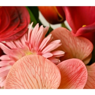 Product: Floral Installations Artificial Flowers Wedding Bouquet Silk Flowers Living Room Flower Arrangement Table Home Decorations Arrangements Party Decoration